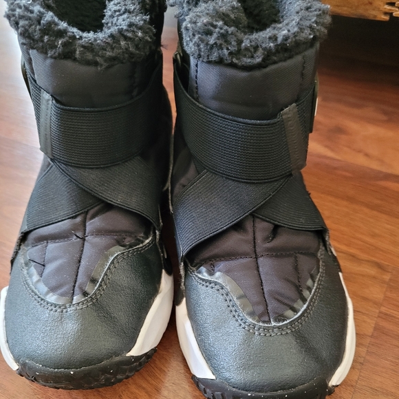 Kids Nike boots - Picture 3 of 7